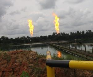 Brennende Gasfackeln in Nigeria