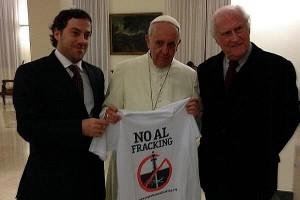 Papst Franziskus bei einem Treffen mit Fernando 'Pino' Solanas im Vatikan, 12.11.2013