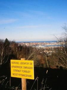 Bei Frederikshavn, DK: Absturzgefahr! Markierten Bereich nicht verlassen!
